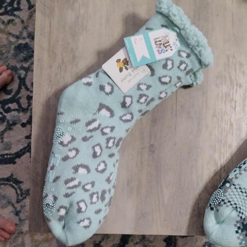 Muk Luks Mint and Gray Leopard Socks